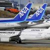 Pesawat maskapai Japan Airlines (JAL) dan All Nippon Airways (ANA) (The Japan News/Yomiuri Shimbun). Pesawat maskapai Japan Airlines (JAL) dan All Nippon Airways (ANA) (The Japan News/Yomiuri Shimbun).