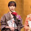 Minami Hamabe dan Shuri sebagai pendatang baru terbaik (Natalie). Minami Hamabe dan Shuri sebagai pendatang baru terbaik (Natalie).