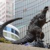 Patung Godilla di sebuah mall perbelanjaan di Tokyo Patung Godilla di sebuah mall perbelanjaan di Tokyo