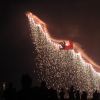 Naga terbang di puncak acara Hamamatsu Flying Dragon Festival (Japan Cheapo). Naga terbang di puncak acara Hamamatsu Flying Dragon Festival (Japan Cheapo).