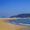 Keindahan pantai biru Shikajima cocok untuk berenang, menyelam, dan berselancar. Keindahan pantai biru Shikajima cocok untuk berenang, menyelam, dan berselancar (Fukuoka City Offici