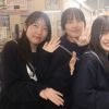 Dari kiri: Hiyori Imaya, Miyu Fukui dan Hinayo Inui di toko FamilyMart kota Hashimoto. Dari kiri: Hiyori Imaya, Miyu Fukui dan Hinayo Inui di toko FamilyMart kota Hashimoto.