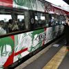Keberangkatan kereta Attack on Titan di Stasiun Hita Prefektur Oita (Yomiuri Shimbun). Keberangkatan kereta Attack on Titan di Stasiun Hita Prefektur Oita (Yomiuri Shimbun).
