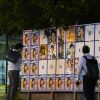 Poster seksual yang memenuhi papan kampanye di daerah Taito (Kyodo News). Poster seksual yang memenuhi papan kampanye di daerah Taito (Kyodo News).