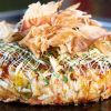 Menyantap kelezatan okonomiyaki dari Sakura-tei (Sakura Tei/TimeOut). Menyantap kelezatan okonomiyaki dari Sakura-tei (Sakura Tei/TimeOut).