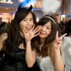 Dua orang gadis yang bercosplay pada perayaan Halloween di Shibuya (Ken Garcia) Aktivitas seru yang bisa kamu lakukan untuk merayakan halloween di Jepang