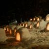 Ratusan rumah salju mini yang menyala (Aomori Tourism) Ratusan rumah salju mini yang menyala (Aomori Tourism)