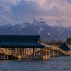 Pemandangan Tsurunomai Bridge dengan Gunung Iwaki di belakangnya Pemandangan Tsurunomai Bridge dengan Gunung Iwaki di belakangnya