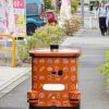 Uji coba robot pesan antar milik Seven-Eleven di Kota Hachioji, Tokyo (JIJI) Uji coba robot pesan antar milik Seven-Eleven di Kota Hachioji, Tokyo (JIJI)