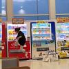 Potongan video yang menunjukan seorang WNA meruska vending machine di Bandara Jepang Potongan video yang menunjukan seorang WNA meruska vending machine di Bandara Jepang
