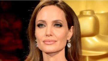 1a 083434500_1418192663-Angelina_Jolie