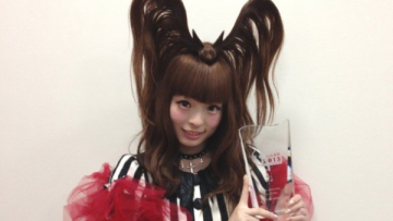 kyary_musicjacketaward-crop
