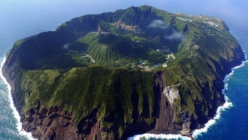 Aogashima-island 01