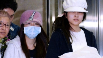 Rina-Kawaei-and-Anna-Iriyama-Discharged-from-Hospital-Following-Handshake-Event-Attack-620x400