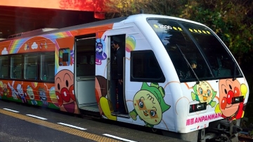 anpanman-train-shikoku