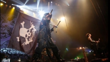 vamps-the-jolly-roger-01