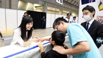 AKB48-Resumes-Handshake-Events-Increased-Security-01