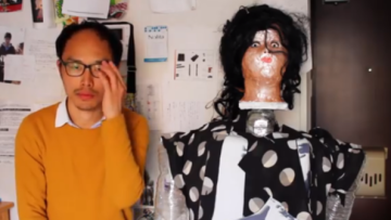 tak-punya-pacar-seniman-ini-bikin-pacar-boneka-dari-botol