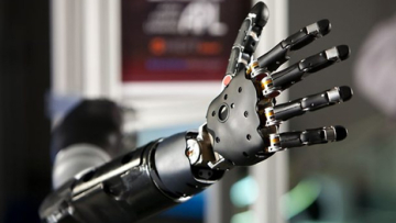 tangan-robot-ilustrasi-_140627142415-599