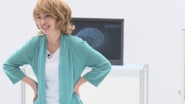 AKB48s-Rina-Kawaei-Promotes-Sci-Fi-Blockbuster-Lucy-620x400