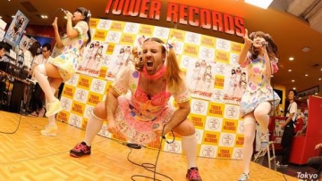 LADY BABY tampil mengguncang pada acara perilisan di Tower Records, Shibuya (1)