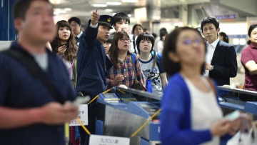 Wah, stasiun kereta di Jepang kini bisa mendeteksi orang yang mabuk!