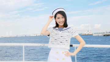 Mayuyu tampil di hadapan fans di atas kapal pesiar di Minato Mirai (1)