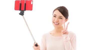 Suka selfie Di Jepang, tongsis selfie dilarang masuk di 1.195 stasiun kereta!