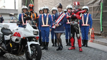 Para Kamen Rider mempromosikan kampanye keselamatan lalu lintas di Tokyo (2)