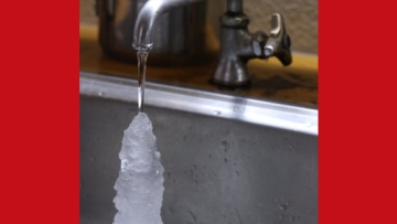 Suhu Jepang yang Sangat Dingin Bahkan Membuat Air dari Keran Membeku