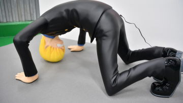 Inilah Charger Handphone Raksasa Berbentuk Patung Sanji One Piece! (1)