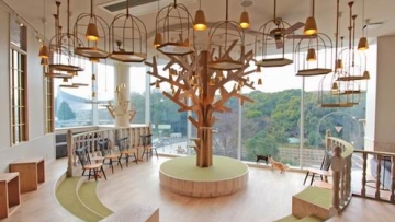 Kafe Kucing Mewah di Harajuku ini Manjakan Kucing & Pengunjungnya-cafe-harajuku (1)