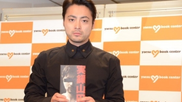 Takayuki Yamada menerbitkan buku kumpulan esai pertamanya