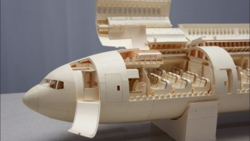 Sugoi! Seniman Ini Ciptakan Replika Pesawat Dari Kertas Manila 1