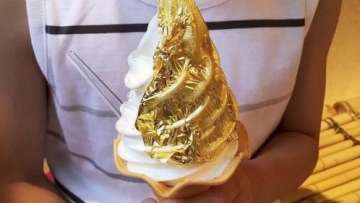 Unik! Di Jepang Ada Es Krim Berlapis Emas Yang Bisa Dimakan!