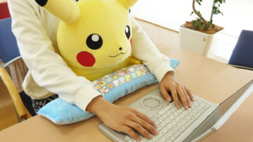 Wah, Bantal Pikachu Imut Ini Bisa  Bikin Kalian Salah Fokus!