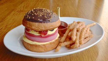 Burger Es Krim Sejukkan Musim Panas di Jepang (1)