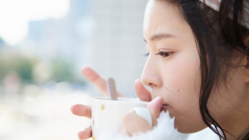 Hirup Manisnya Gadis Yang Meniup Kopi Dalam Cangkir di Website Ini! (1)