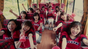 Beragam Pengakuan Cinta Warnai Video Musik Love Trip AKB48