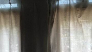 Ngeri! Ada Penampakan Hantu Jepang di Tirai Jendela Buat Netizen Merinding!