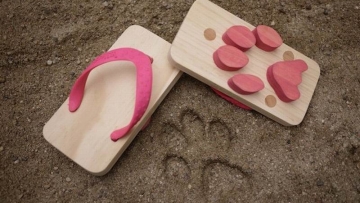 Sandal Jepang Unik Ini Akan Tinggalkan Jejak Telapak Kaki Hewan (3)