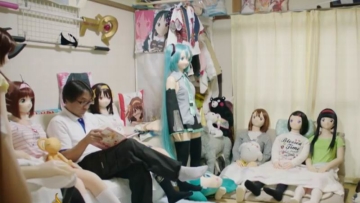 Wow, Pria Jepang Ini Tinggal Dengan Ditemani 17 Boneka!2
