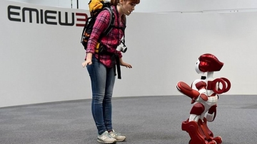 robot-bersepatu-roda-dari-jepang-sambut-wisatawan-di-bandara-haneda-2 robot-bersepatu-roda-dari-jepang-sambut-wisatawan-di-bandara-haneda-2
