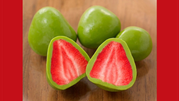 wow-stroberi-berlapis-matcha-hadir-di-jepang