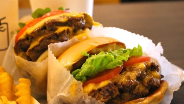 7-tempat-terbaik-di-tokyo-untuk-penggemar-burger-3