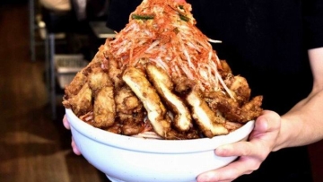 Makan Ramen Raksasa Dalam 20 Menit, Restoran di Tokyo Berani Bayar 50.000 Yen! (1)