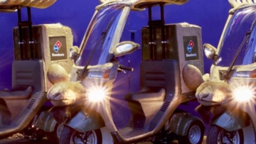 sambut-natal-skuter-pengantar-pizza-berubah-wujud-jadi-rusa sambut-natal-skuter-pengantar-pizza-berubah-wujud-jadi-rusa