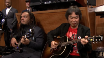 wow-shigeru-miyamoto-mainkan-lagu-tema-mario-bros-di-the-tonight-show