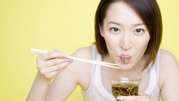 Meski Bertetangga, Cara Makan & Minum Orang Jepang Dengan Korea Berbeda