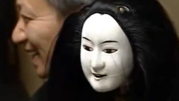 Wow, Boneka Jepang yang Cantik ini Ekspresi Wajahnya Bisa Berubah Jadi Seram!